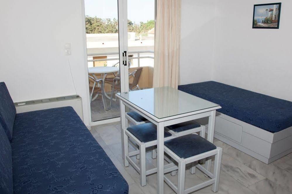 Blue Sky Apartment Agia Marina  Exterior photo