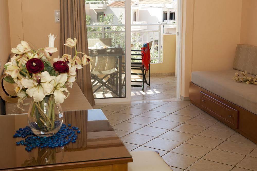 Blue Sky Apartment Agia Marina  Exterior photo