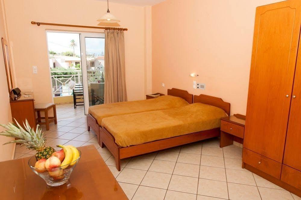 Blue Sky Apartment Agia Marina  Exterior photo